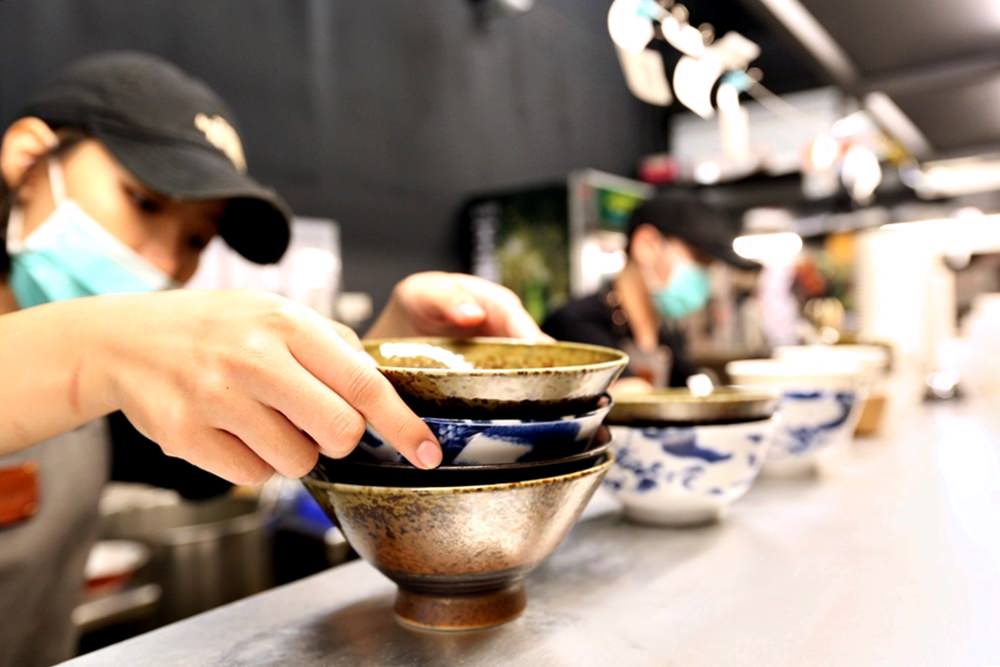 小牛丁次郎坊 南投草屯平價丼飯 今天是想吃炙燒黑牛丼還是霜降牛排丼？