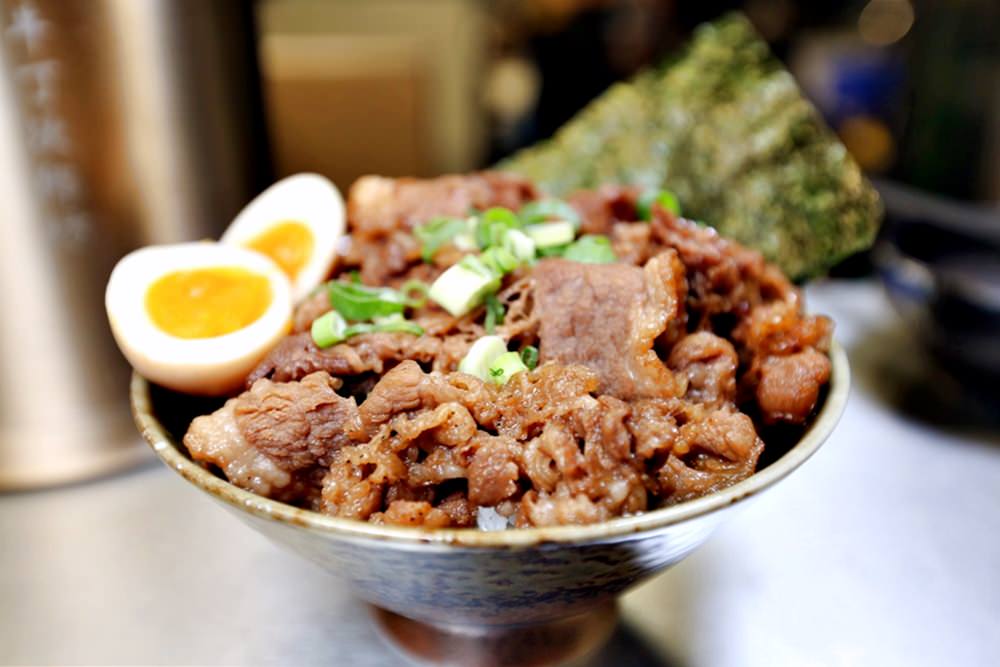 小牛丁次郎坊 南投草屯平價丼飯 今天是想吃炙燒黑牛丼還是霜降牛排丼？