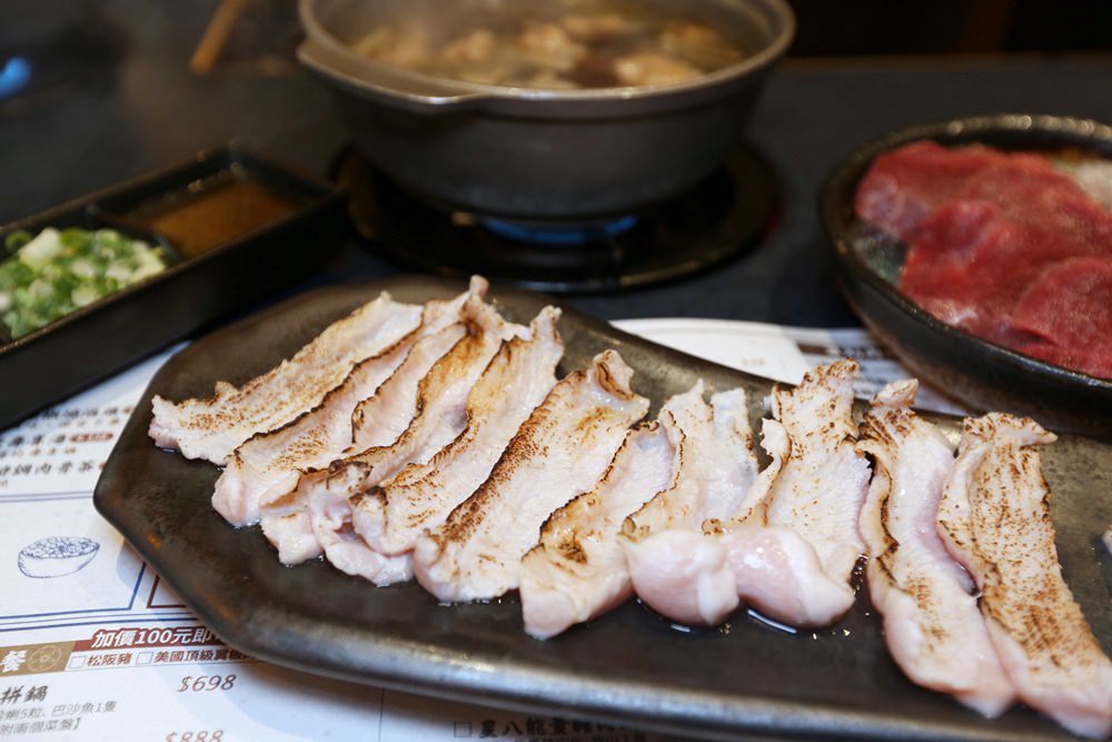 星八鍋鍋物 全台首創先炙燒再煮火鍋 點星八鍋再送雞腿 雙主餐好豐盛