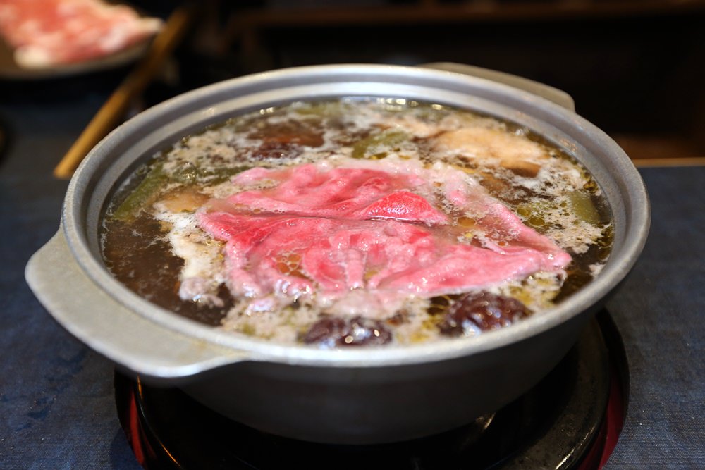 星八鍋鍋物 全台首創先炙燒再煮火鍋 點星八鍋再送雞腿 雙主餐好豐盛