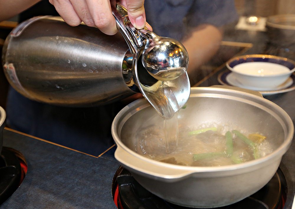 星八鍋鍋物 全台首創先炙燒再煮火鍋 點星八鍋再送雞腿 雙主餐好豐盛