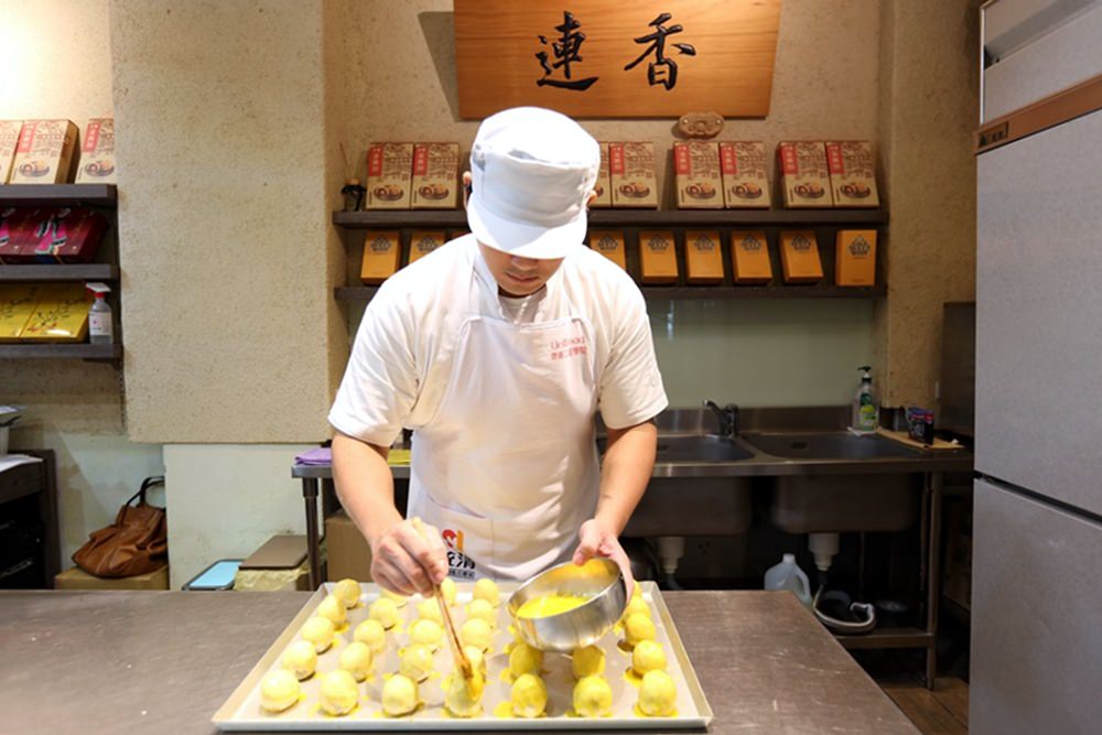 一福堂百年餅店 | 台中伴手禮推薦，中秋限定菠蘿蛋黃酥，台中蛋黃酥推薦