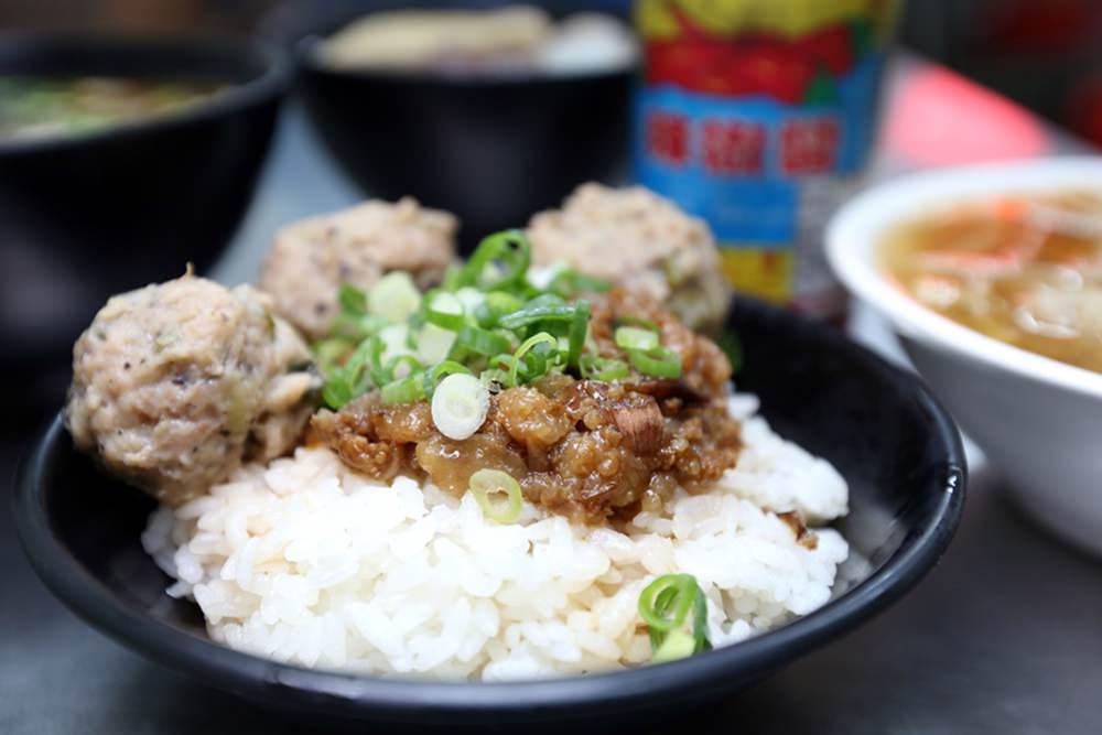 立偉麵食 北屯道地銅板小吃 大推一麵三吃 香濃麻醬隨你加 第二市場老店開的太原店