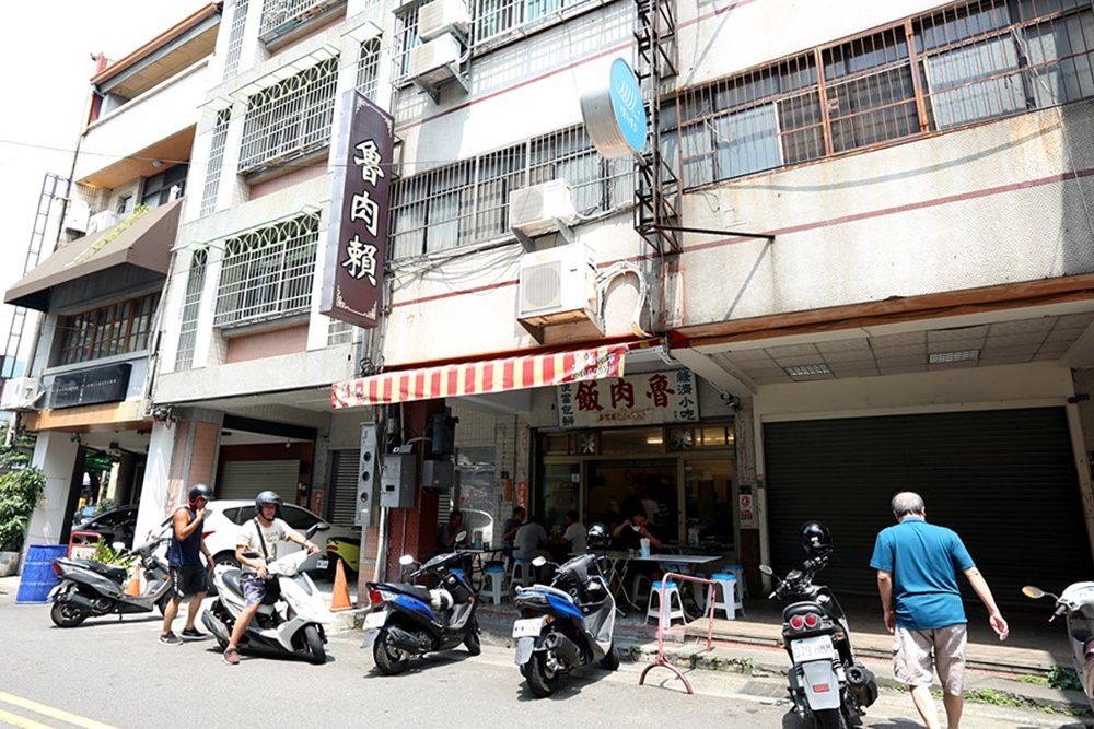 石全石美豐原店 白色唯美建築 大推個人石鍋料理 太陽曬過的泡菜就是不一樣