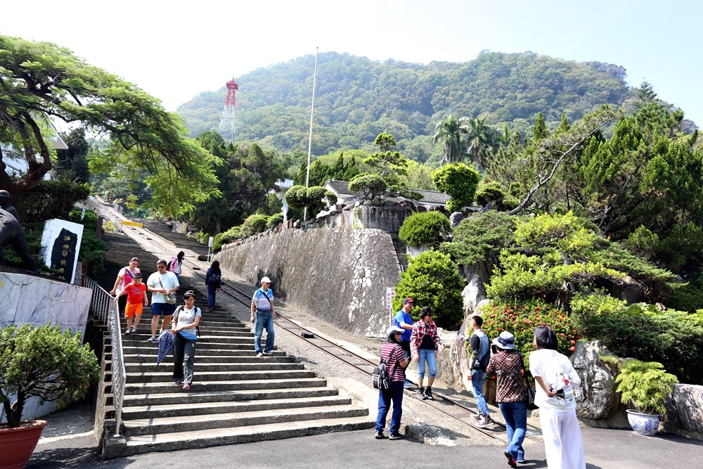 苗栗公館一日遊 大推油礦陳列館 去田裡拔芋頭的手感好療癒 還有超好買公館農會必逛