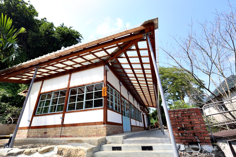 苗栗公館一日遊 大推油礦陳列館 去田裡拔芋頭的手感好療癒 還有超好買公館農會必逛