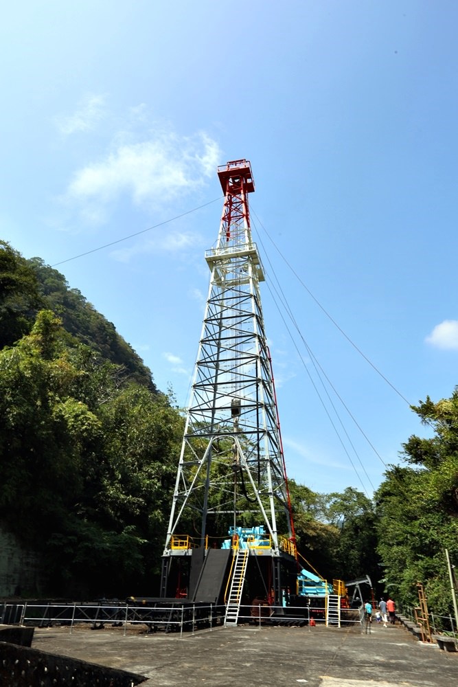 苗栗公館一日遊 大推油礦陳列館 去田裡拔芋頭的手感好療癒 還有超好買公館農會必逛