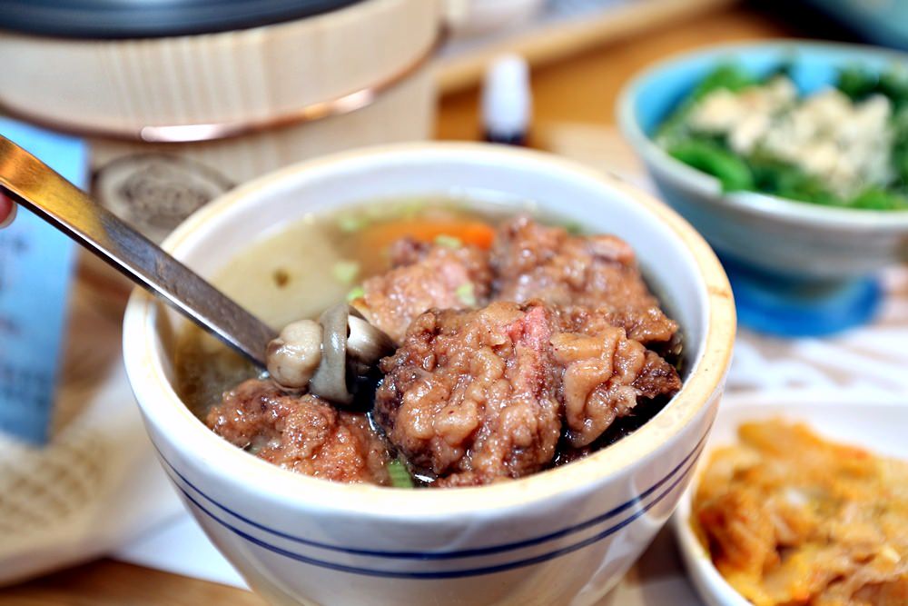 有春茶館 暖心料理大放送 麻油米糕 鍋巴飯 生滾粥 熱麵茶 古早味菜罩直接端上桌