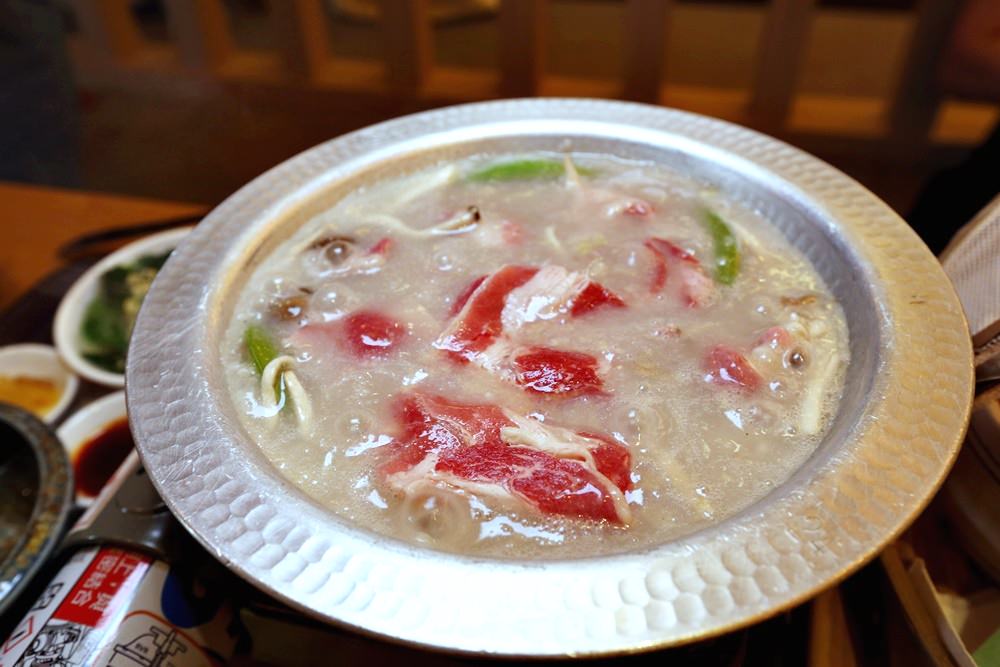 有春茶館 暖心料理大放送 麻油米糕 鍋巴飯 生滾粥 熱麵茶 古早味菜罩直接端上桌