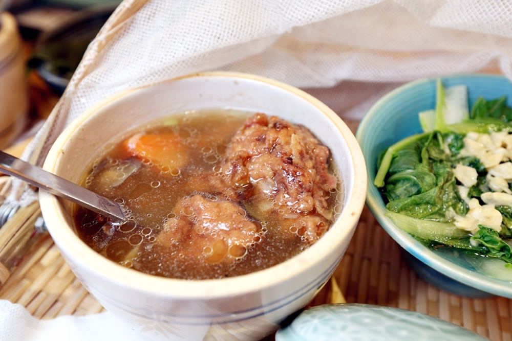 有春茶館 暖心料理大放送 麻油米糕 鍋巴飯 生滾粥 熱麵茶 古早味菜罩直接端上桌