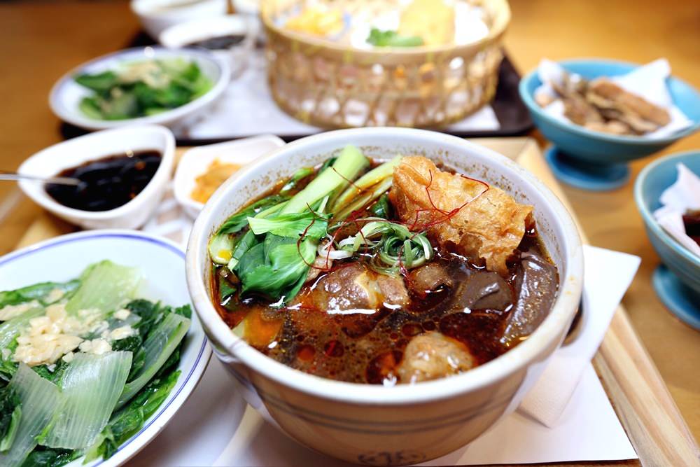 有春茶館 暖心料理大放送 麻油米糕 鍋巴飯 生滾粥 熱麵茶 古早味菜罩直接端上桌