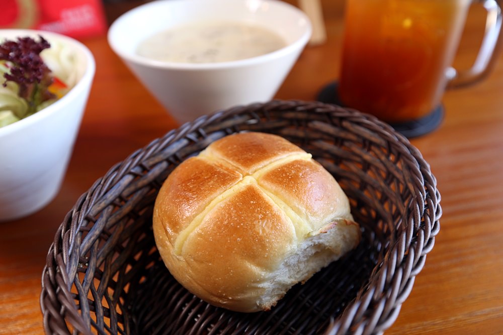 台中東山路美食 90小餐館 平價用心的溫馨小店 墨魷大隻好好吃 咖哩蛋包飯超日式風