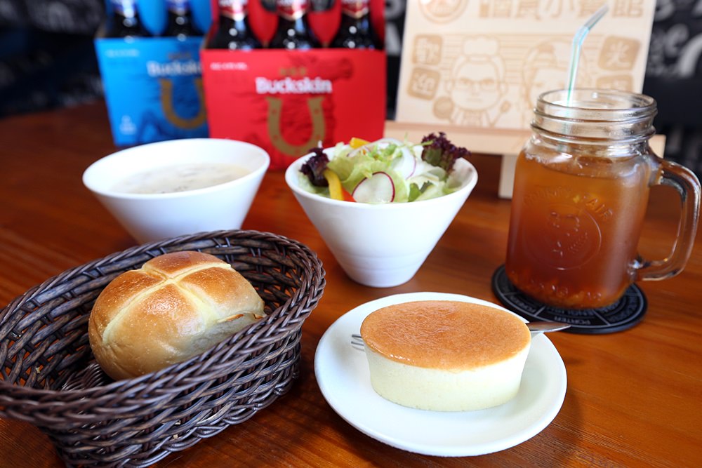 台中東山路美食 90小餐館 平價用心的溫馨小店 墨魷大隻好好吃 咖哩蛋包飯超日式風