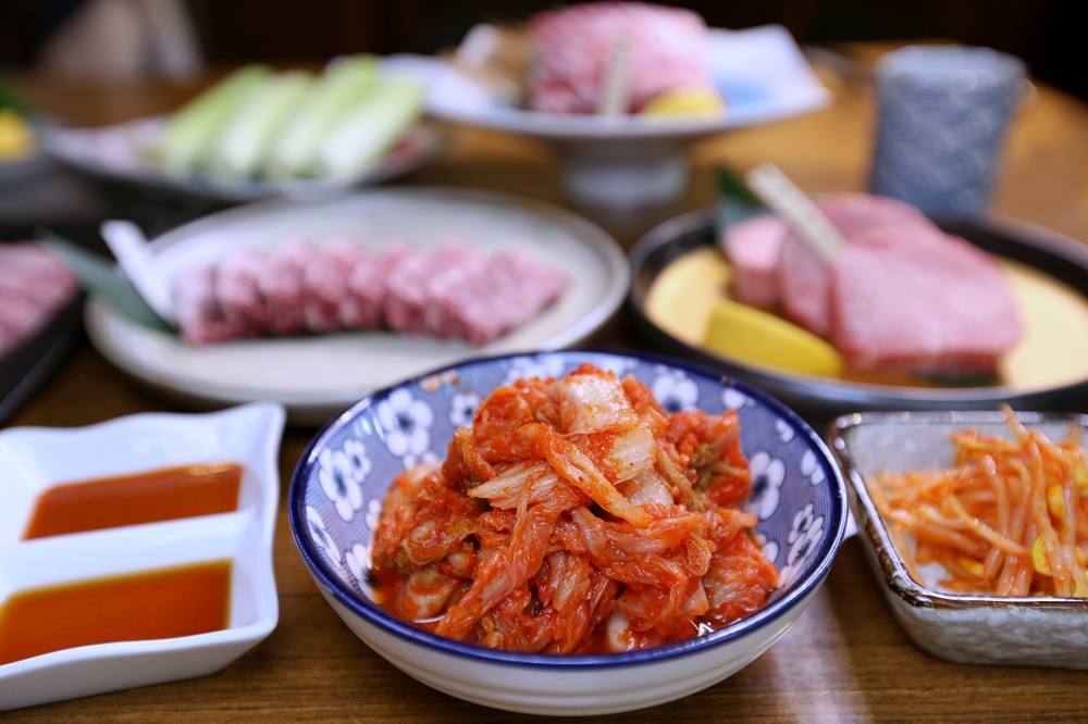 赤坂屋日式燒肉 台灣第一家燒肉店 用碳火烤好肉 嚴選日本和牛 必點厚切牛舌 簑衣無骨牛小排