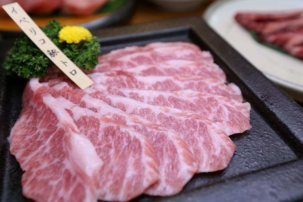 赤坂屋日式燒肉 台灣第一家燒肉店 用碳火烤好肉 嚴選日本和牛 必點厚切牛舌 簑衣無骨牛小排