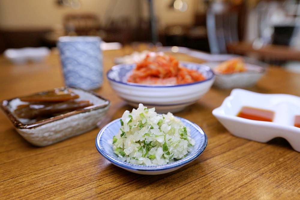 赤坂屋日式燒肉 台灣第一家燒肉店 用碳火烤好肉 嚴選日本和牛 必點厚切牛舌 簑衣無骨牛小排