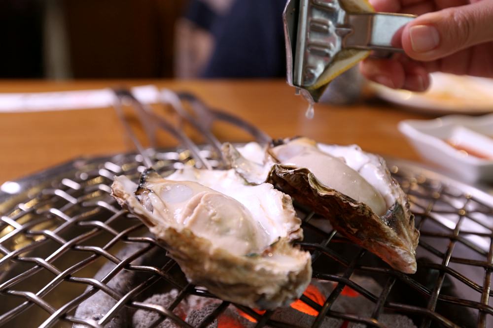 赤坂屋日式燒肉 台灣第一家燒肉店 用碳火烤好肉 嚴選日本和牛 必點厚切牛舌 簑衣無骨牛小排