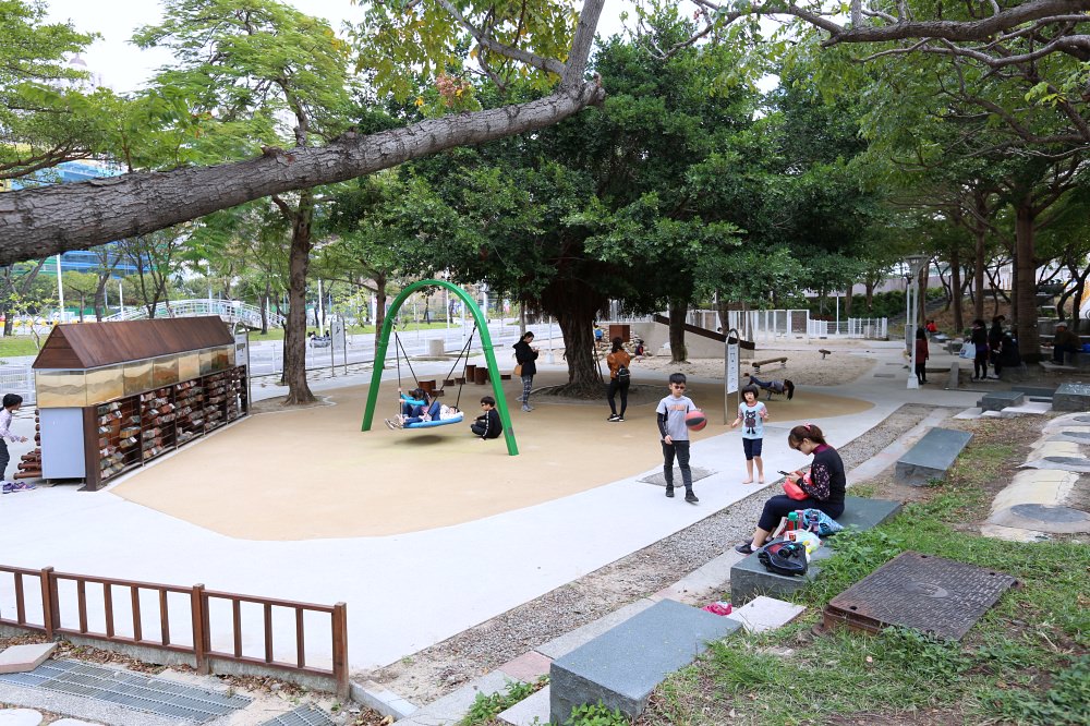 文心森林公園 週邊景點美食 南屯老街萬和宮與文昌公廟