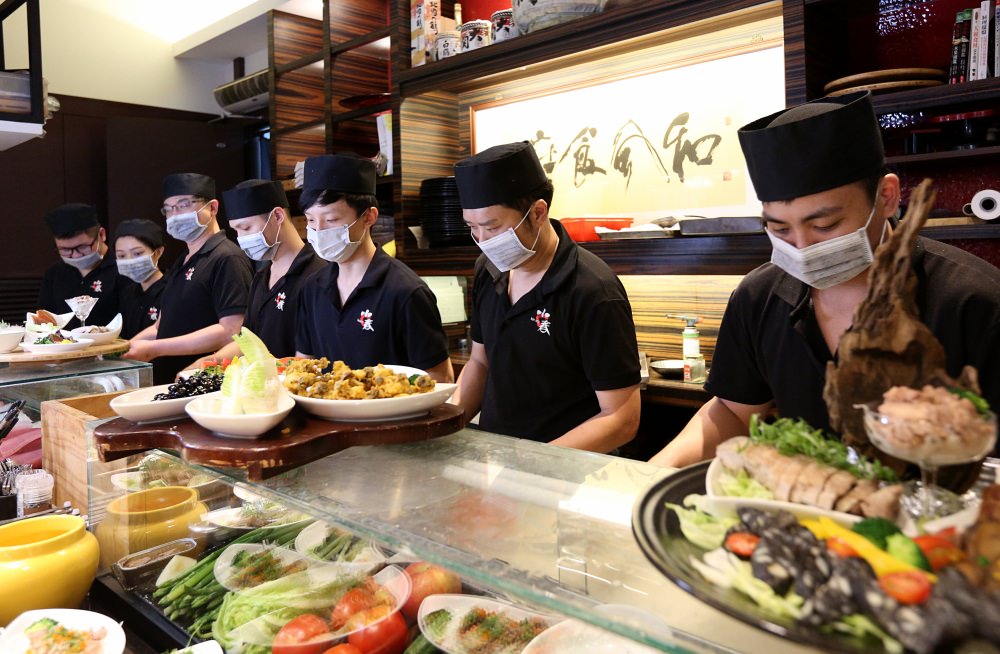 大里婚宴會館 小春日本懷石料理 日式宴席擺盤精緻份量十足 提供專業婚禮規劃