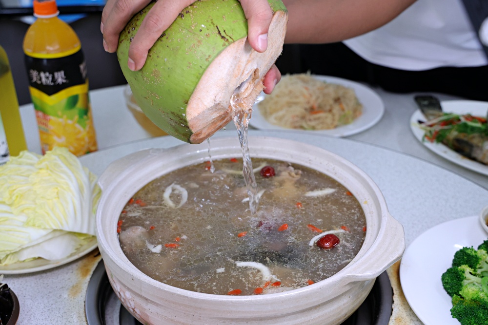 廣式養生功夫雞 google 4.9分的田園私房餐廳 必點椰子雞湯+廣東白切雞