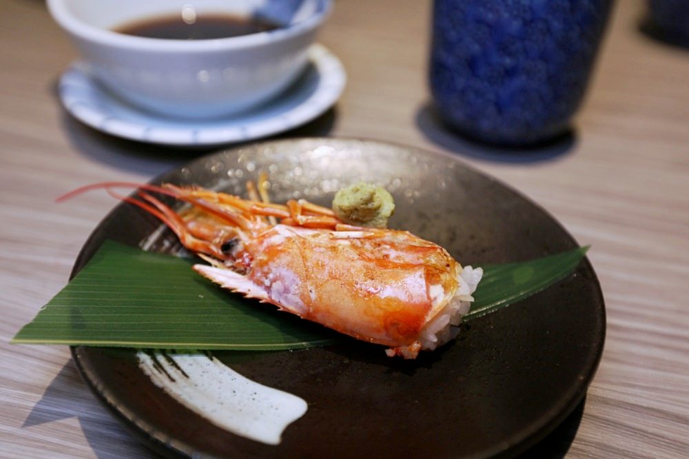 台中新光三越美食 劍持屋 招牌鰻魚飯手工拔刺 蒲燒鬆軟 白燒清爽 你喜歡那種口味？