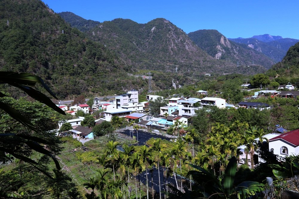 谷關景點 松鶴部落 拍百年檜木板屋、八仙山森林鐵路久良栖站 泰雅族手作產品好好買