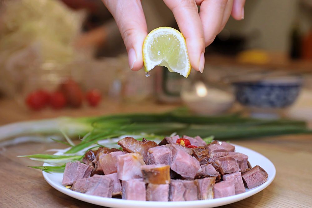 阿嬌滷牛肉 書局隱藏版文青美食搬到巷弄 新鮮蔬果+壺底蔭油滷製 無中藥 口齒留香好迷人