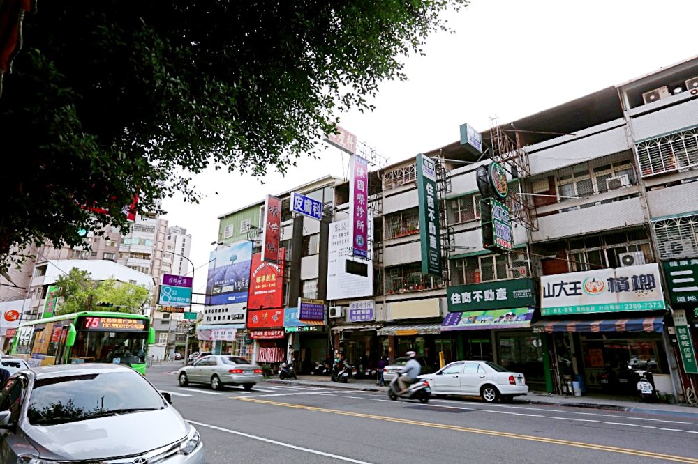 台中柑仔店 隱身熱鬧黎明路超過70年柑仔店 米麵糖都是秤重賣