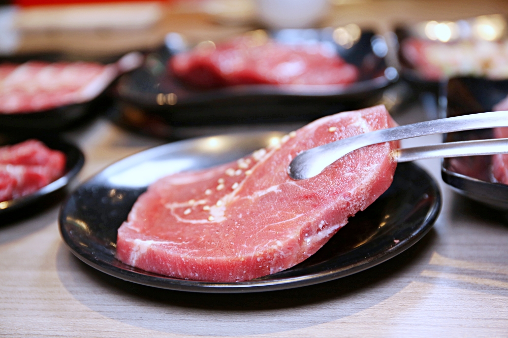 台中燒肉吃到飽 羊角燒肉 厚切紐約克+生啤暢飲 80種食材好澎湃