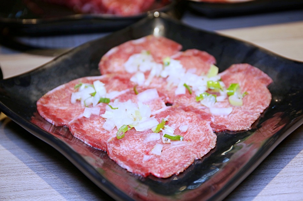 台中燒肉吃到飽 羊角燒肉 厚切紐約克+生啤暢飲 80種食材好澎湃