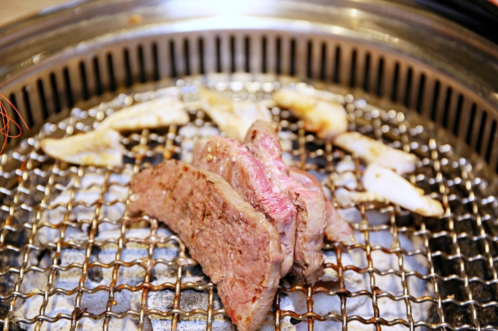 台中燒肉吃到飽 羊角燒肉 厚切紐約克+生啤暢飲 80種食材好澎湃