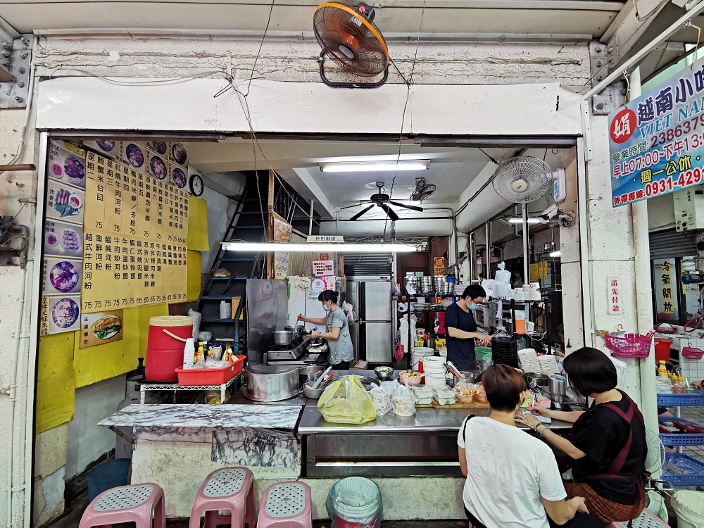 跟著雪倫逛南屯市場 資豐美食 富春肉圓 粒滿水餃 娟越南小吃 阿婆草仔粿