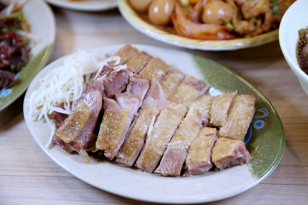 沖鴨職人手作鴨肉料理 當歸鴨肉麵線有6~7塊鴨肉好過癮 綜合小菜$50竟然有煙燻豬頭皮太超值