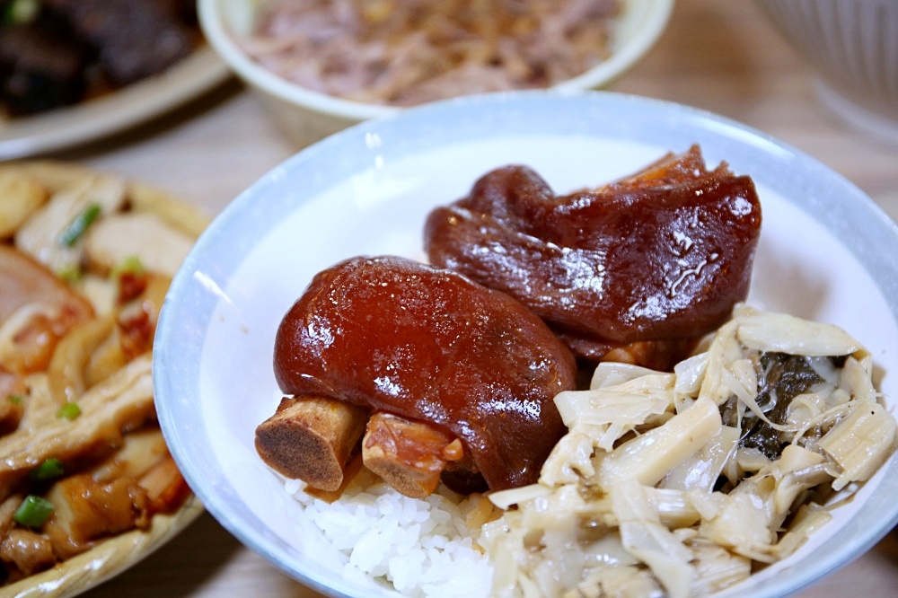 沖鴨職人手作鴨肉料理 當歸鴨肉麵線有6~7塊鴨肉好過癮 綜合小菜$50竟然有煙燻豬頭皮太超值