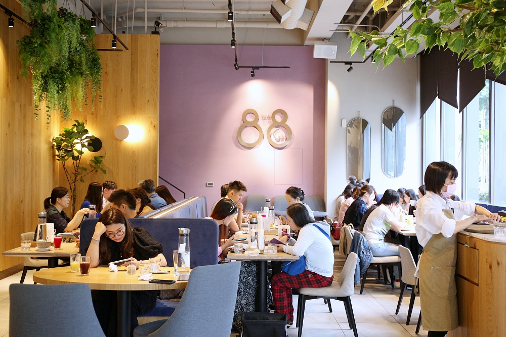 Bistro88 light崇德店 裝潢時尚餐點紛繽 適合約會聊天