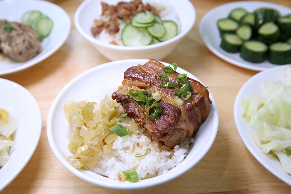 +飯 加飯台式小吃專門 銅板價就能吃到美味爌肉+關山米 美術老師開的清新小吃店