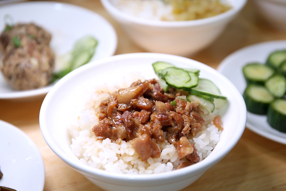 +飯 加飯台式小吃專門 銅板價就能吃到美味爌肉+關山米 美術老師開的清新小吃店