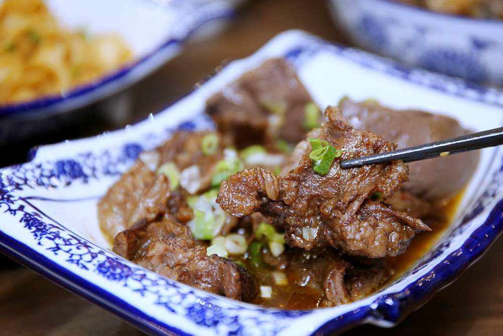 炩妃家 手切冷藏肉鍋物 牛豬雙拼單點$169好平價！附免費飲料吧  