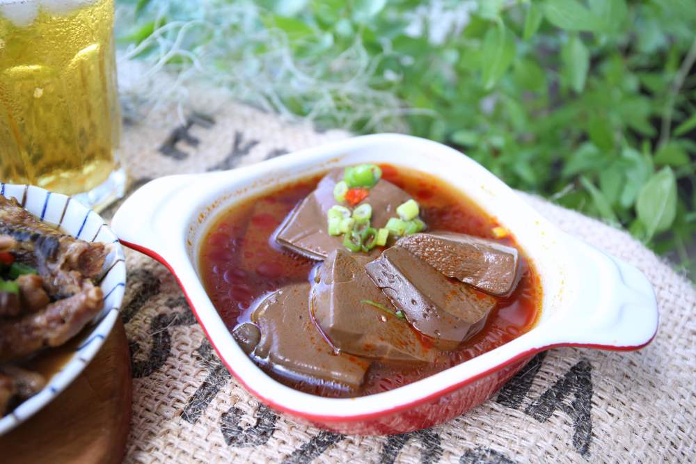 有春茶館 收集各地好食材的地景餐盒讓你吃遍全台灣，再送精選手搖茶！全新推出即食涼菜夏日好開胃^^