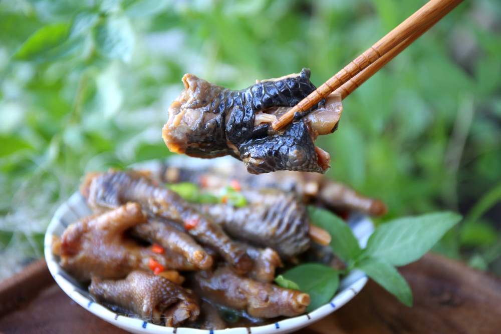 有春茶館 收集各地好食材的地景餐盒讓你吃遍全台灣，再送精選手搖茶！全新推出即食涼菜夏日好開胃^^