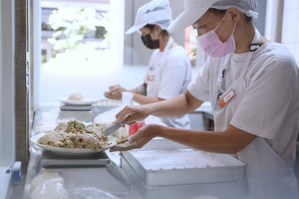 薈麵點 王品集團文青風麵店 外帶新菜單 招牌大力水餃 豬腳飯 乾拌麵 酸辣湯 今天想吃什麼？