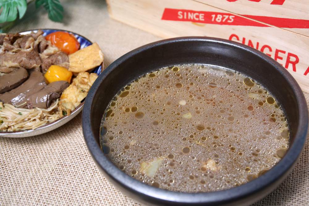 有春茶館 收集各地好食材的地景餐盒讓你吃遍全台灣，再送精選手搖茶！全新推出即食涼菜夏日好開胃^^