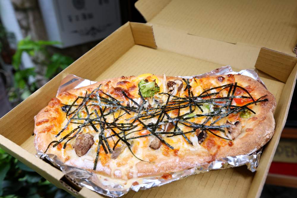 斐得米蘭手工pizza專賣店 原來蔬食pizza這麼好吃！手打熟成麵糰的餅皮好Q好酥脆 大推胡麻皮蛋