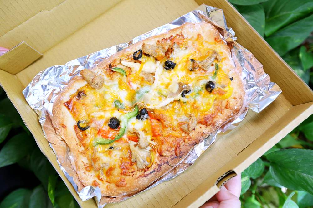 斐得米蘭手工pizza專賣店 原來蔬食pizza這麼好吃！手打熟成麵糰的餅皮好Q好酥脆 大推胡麻皮蛋