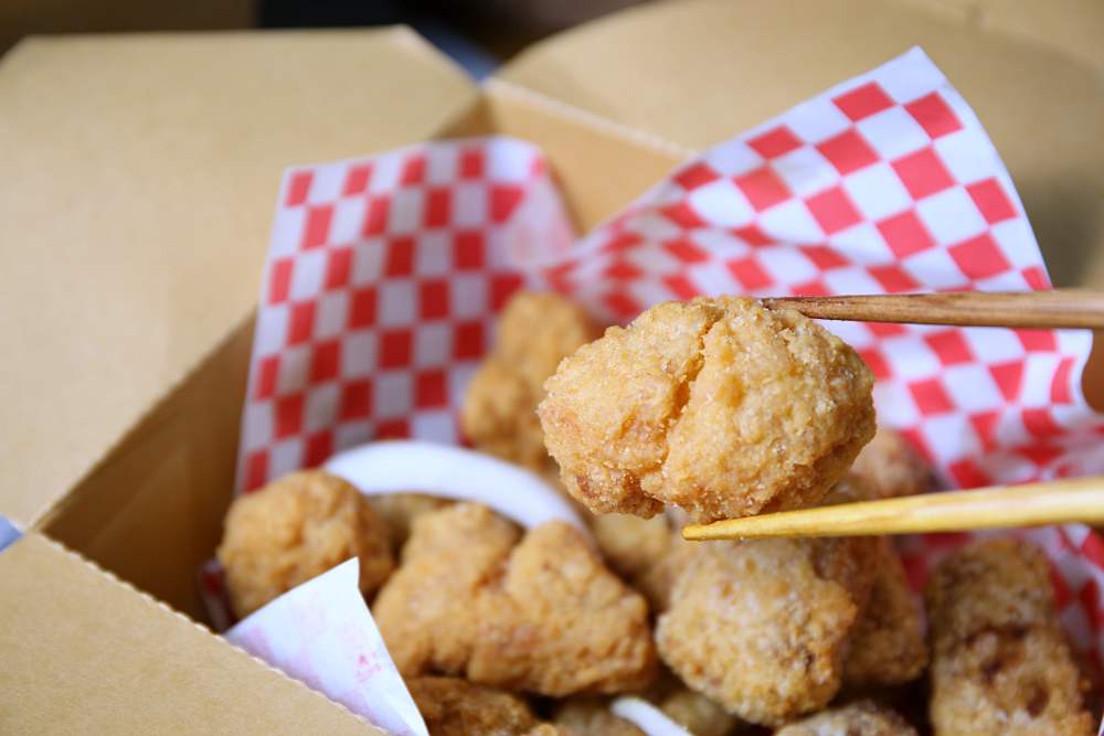 酥室 CRISPY HOUSE 新開的文青鹹酥雞就這家！必點濃濃九層塔香的綠色鹹酥雞、塔塔黑鮪魚，還有軟Q披薩