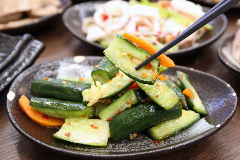 無骨鵝肉切盤好鮮甜 特製香濃鵝汁好下飯 還有鵝內臟、開胃涼菜 華暘香鵝肉飯專賣