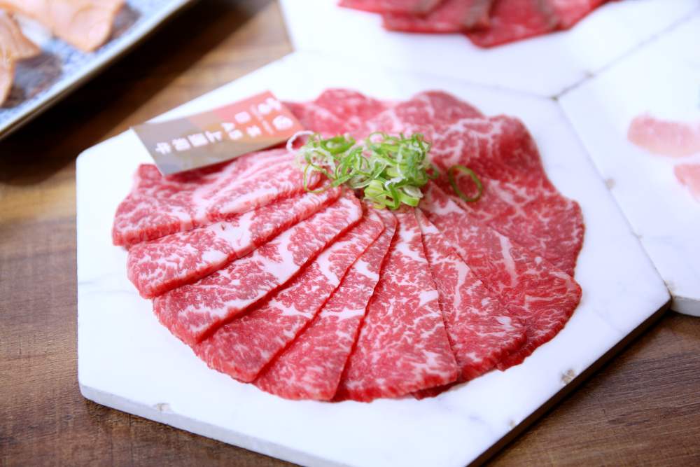 富田燒肉 北屯燒肉店推薦 一次把日本和牛燒肉以及鮮美龍蝦火鍋收進肚子裡，好滿足！