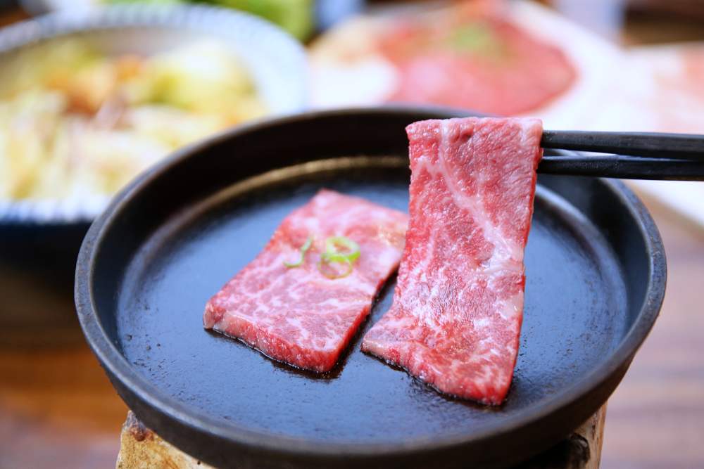 富田燒肉 北屯燒肉店推薦 一次把日本和牛燒肉以及鮮美龍蝦火鍋收進肚子裡，好滿足！