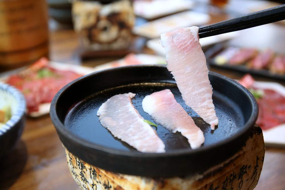 富田燒肉 北屯燒肉店推薦 一次把日本和牛燒肉以及鮮美龍蝦火鍋收進肚子裡，好滿足！