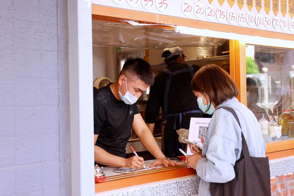 台中北屯 肉蛋圓土司 泡菜肉蛋爽脆開胃 芋泥肉蛋綿密濃郁 捷運松竹站美食